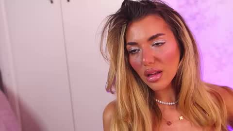 Snapshot of clarahazell chatting on 11/12/25, 04:24 ClaraHazel online show from 11/12/25, 04:24