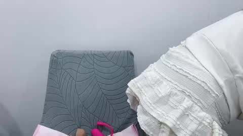 Snapshot of clari_yumi chatting on 10/25/25, 01:13 Clari online show from 10/25/25, 01:13