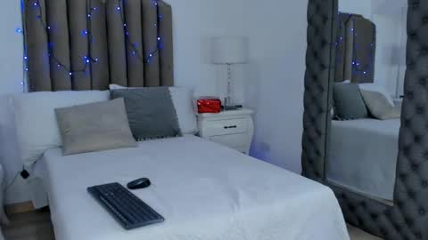 Snapshot of clarisse28 chatting on 12/16/24, 05:38 Mistress Clarisse online show from 12/16/24, 05:38