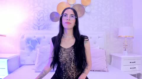 Snapshot of clarisse28 chatting on 01/09/25, 07:40 Mistress Clarisse online show from 01/09/25, 07:40