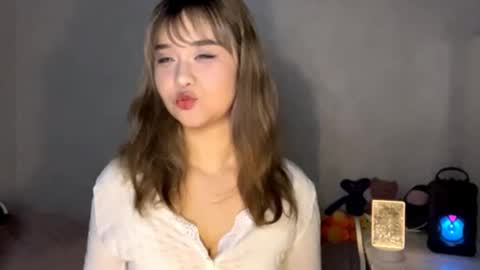 Snapshot of clary_cloud chatting on 10/28/25, 06:21 Lara online show from 10/28/25, 06:21