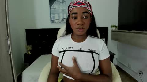 claudia198820 online show from 11/11/25, 12:16