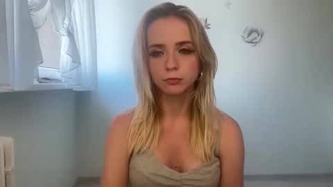 ClaudiaGold online show from 09/12/25, 03:01