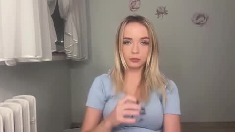 ClaudiaGold online show from 10/30/25, 04:19