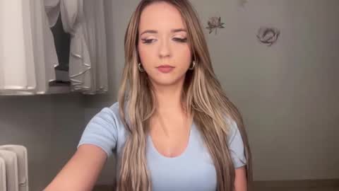 ClaudiaGold online show from 11/03/25, 04:19