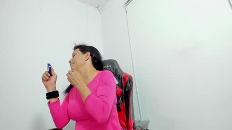 Snapshot of cleopatra_trans chatting on 01/14/25, 12:03 online show from 01/14/25, 12:03