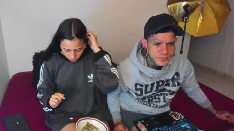 cleo y maikol online show from 10/27/25, 08:51