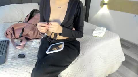 Snapshot of cleowhite_ chatting on 09/09/25, 04:45 cleowhite_ online show from 09/09/25, 04:45