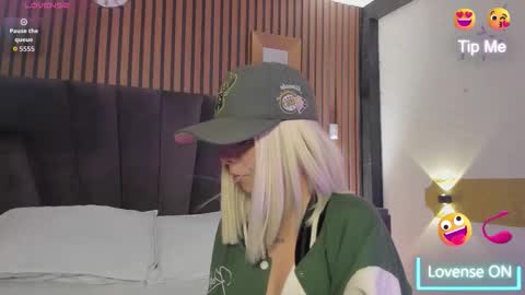 Snapshot of cleowhite_ chatting on 09/24/25, 06:28 cleowhite_ online show from 09/24/25, 06:28