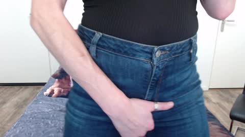 Syl  online show from 01/29/25, 01:49