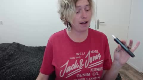 Syl  online show from 10/30/25, 10:10