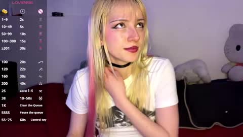  CLOE  online show from 10/22/25, 11:04