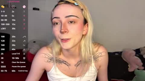  CLOE  online show from 10/24/25, 07:54