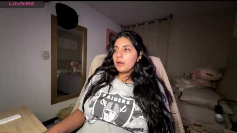 cloe small online show from 10/17/25, 05:10