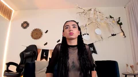 CLOE  online show from 10/08/25, 03:04