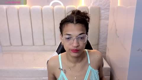 Snapshot of cloe_tx_ chatting on 10/10/25, 07:51 cloee online show from 10/10/25, 07:51