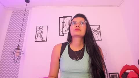 Snapshot of cloehonney chatting on 09/11/25, 06:52 cloe online show from 09/11/25, 06:52