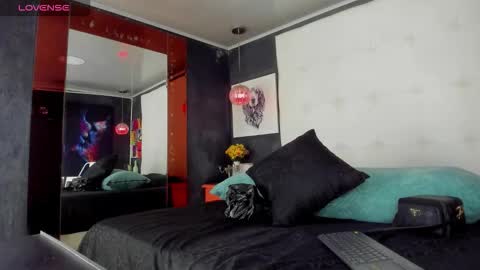 ---Cloe--- online show from 10/10/25, 08:30