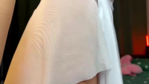 Snapshot of cloud_on_you chatting on 10/25/25, 04:13 Jenny online show from 10/25/25, 04:13