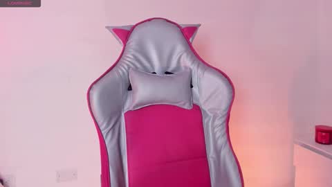 Snapshot of clover_tter_ chatting on 11/06/25, 01:01 Chloe online show from 11/06/25, 01:01