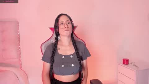 Snapshot of clover_tter_ chatting on 11/07/25, 01:49 Chloe online show from 11/07/25, 01:49