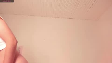 Snapshot of clover_tter_ chatting on 11/11/25, 02:00 Chloe online show from 11/11/25, 02:00