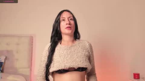 Snapshot of clover_tter_ chatting on 11/12/25, 12:44 Chloe online show from 11/12/25, 12:44