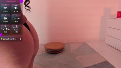 Snapshot of clover_tter_ chatting on 11/13/25, 04:39 Chloe online show from 11/13/25, 04:39