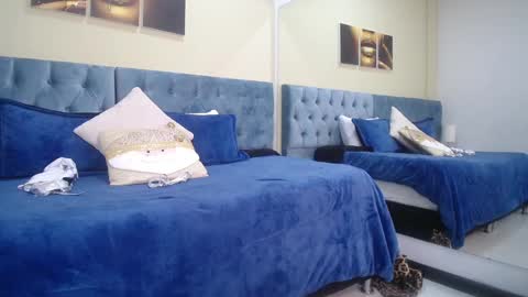 Snapshot of clown_face chatting on 12/04/24, 06:00 emely dolce online show from 12/04/24, 06:00