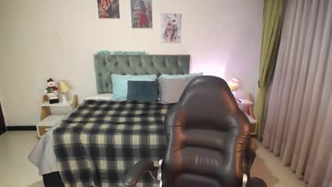 Snapshot of clown_face chatting on 12/31/24, 04:49 emely dolce online show from 12/31/24, 04:49