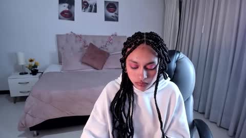 Snapshot of clown_face chatting on 01/24/25, 08:23 emely dolce online show from 01/24/25, 08:23