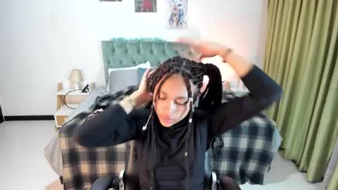 Snapshot of clown_face chatting on 02/06/25, 03:27 emely dolce online show from 02/06/25, 03:27