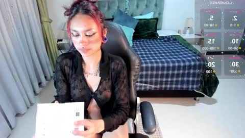 Snapshot of clown_face chatting on 02/28/25, 03:15 emely dolce online show from 02/28/25, 03:15