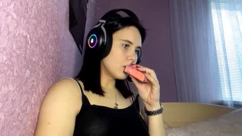 Nikki online show from 10/01/25, 10:21