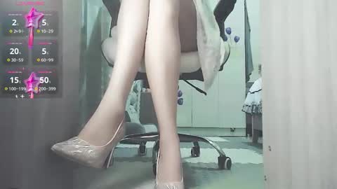 Snapshot of coco_coo chatting on 10/20/25, 08:04 coco online show from 10/20/25, 08:04