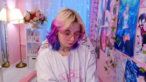 Mia online show from 11/19/25, 04:29