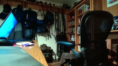 Snapshot of colchuck chatting on 03/12/25, 01:19 colchuck online show from 03/12/25, 01:19