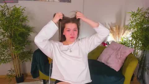 Collen Mon Tue Wed Thu Fri GMT 3 0300am - 0900am  online show from 11/19/25, 05:02