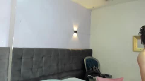Snapshot of collinstone chatting on 01/03/25, 01:59 collinstone online show from 01/03/25, 01:59