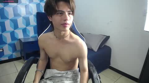 Snapshot of collinstone chatting on 01/22/25, 10:59 collinstone online show from 01/22/25, 10:59