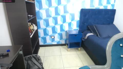 Snapshot of collinstone chatting on 02/03/25, 10:43 collinstone online show from 02/03/25, 10:43