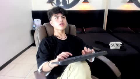 collinstone online show from 11/12/25, 07:03