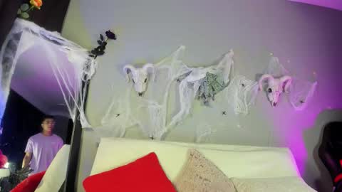 colstorw_ online show from 10/24/25, 10:33