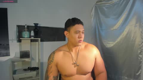 Snapshot of coltonmassif_ chatting on 12/15/24, 11:45 coltonmassif_ online show from 12/15/24, 11:45