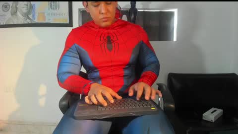 Snapshot of coltonmassif_ chatting on 01/31/25, 04:38 coltonmassif_ online show from 01/31/25, 04:38