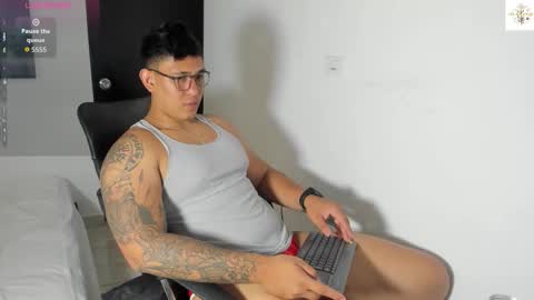 Snapshot of coltonmassif_ chatting on 10/07/25, 03:47 coltonmassif_ online show from 10/07/25, 03:47