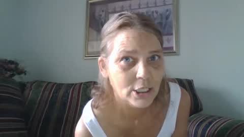 Snapshot of comebackpussy chatting on 10/27/25, 06:12 comeback pussy online show from 10/27/25, 06:12