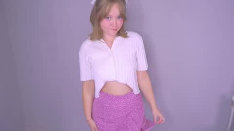 Snapshot of comecloserr chatting on 11/05/25, 01:44 Sophi online show from 11/05/25, 01:44