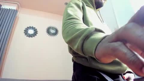 Snapshot of compton_01 chatting on 10/10/25, 01:32 COMPTON online show from 10/10/25, 01:32