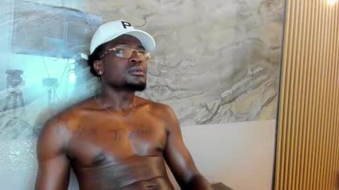 Snapshot of compton_01 chatting on 10/17/25, 05:54 COMPTON online show from 10/17/25, 05:54